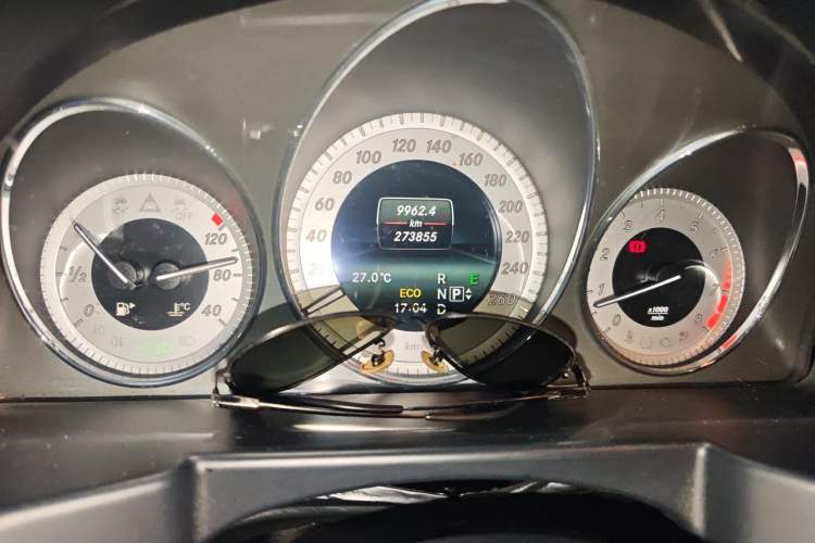 Used Mercedes-Benz GLK-Class 2014 GLK 200 Standard Model Odometer Close Up