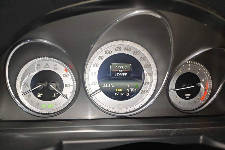 Used Mercedes-Benz GLK-Class 2014 GLK 260 4MATIC Dynamic Model Odometer Close Up
