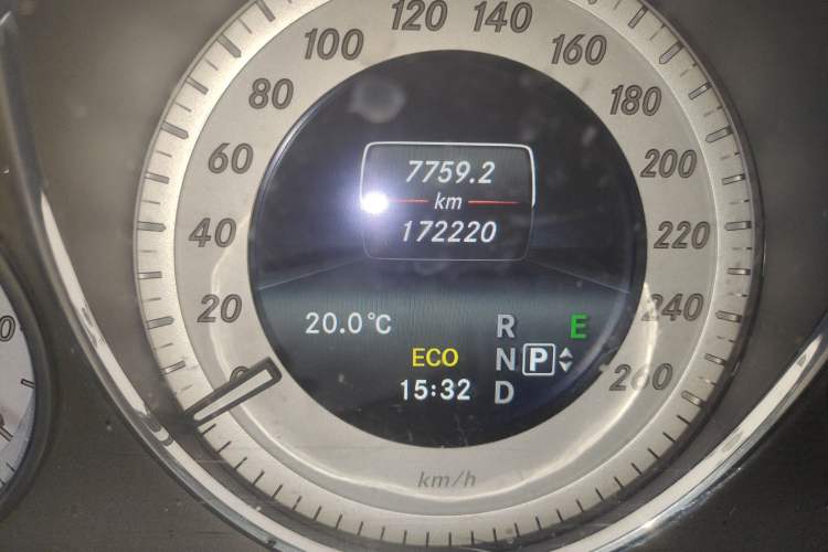 Used Mercedes-Benz GLK-Class 2014 GLK 200 Standard Model Odometer Close Up