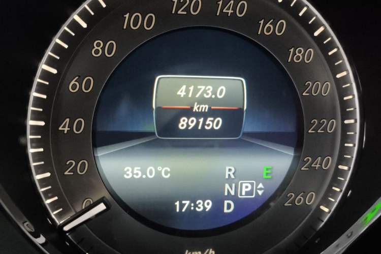 Used Mercedes-Benz GLK-Class 2014 GLK 200 Standard Model Odometer Close Up