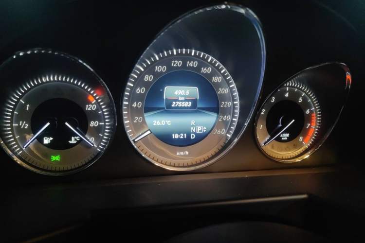 Used Mercedes-Benz GLK-Class 2014 GLK 260 4MATIC Dynamic Model Odometer Close Up