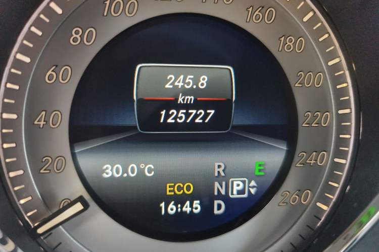 Used Mercedes-Benz GLK-Class 2014 GLK 200 Standard Model Odometer Close Up