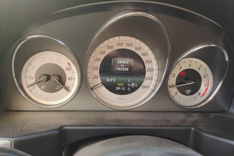 Used Mercedes-Benz GLK-Class 2014 GLK 200 Standard Model Odometer Close Up
