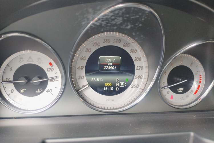 Used Mercedes-Benz GLK-Class 2014 GLK 260 4MATIC Dynamic Model Odometer Close Up