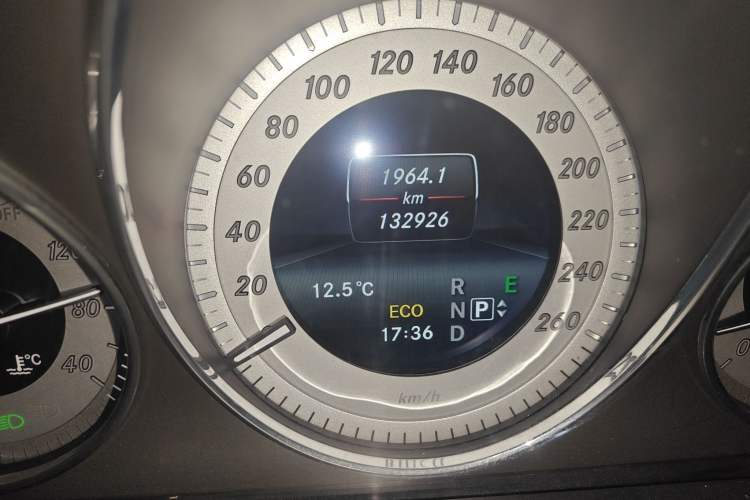 Used Mercedes-Benz GLK-Class 2014 GLK 260 4MATIC Dynamic Model Odometer Close Up