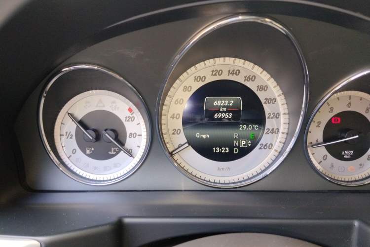Used Mercedes-Benz GLK-Class 2014 GLK 200 Standard Model Odometer Close Up