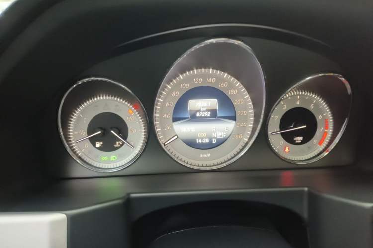 Used Mercedes-Benz GLK-Class 2014 GLK 200 Standard Model Odometer Close Up