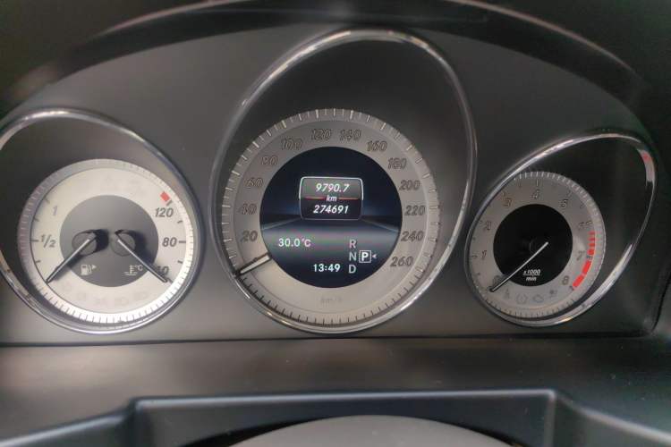 Used Mercedes-Benz GLK-Class 2014 GLK 260 4MATIC Dynamic Model Odometer Close Up