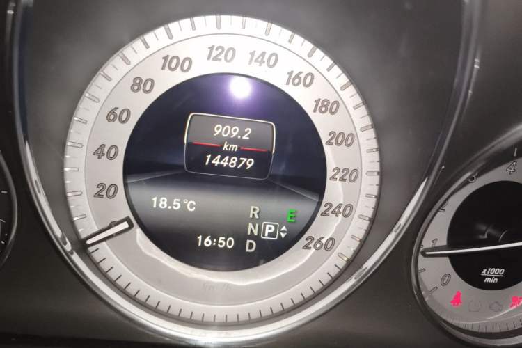 Used Mercedes-Benz GLK-Class 2014 GLK 260 4MATIC Dynamic Model Odometer Close Up