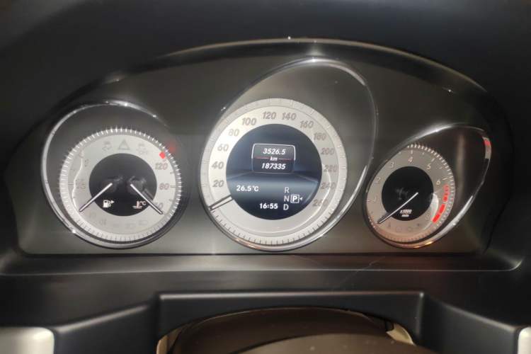 Used Mercedes-Benz GLK-Class 2014 GLK 260 4MATIC Dynamic Model Odometer Close Up