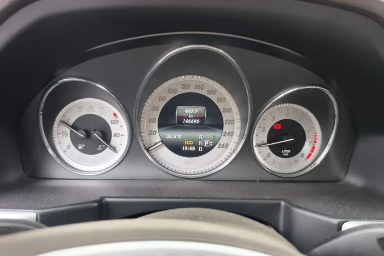 Used Mercedes-Benz GLK-Class 2014 GLK 260 4MATIC Dynamic Model Odometer Close Up