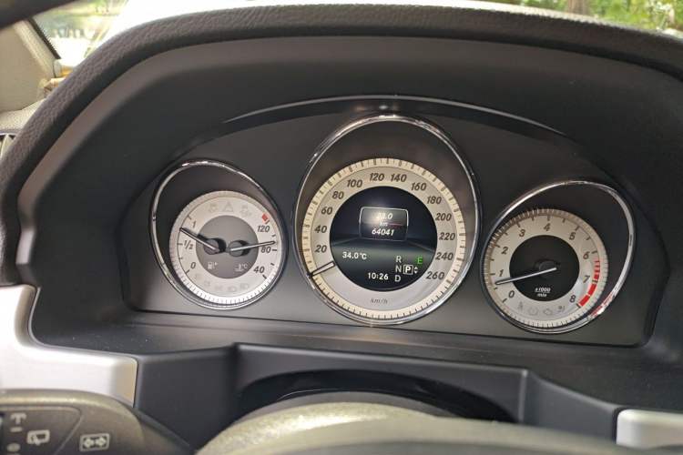 Used Mercedes-Benz GLK-Class 2014 GLK 260 4MATIC Dynamic Model Odometer Close Up