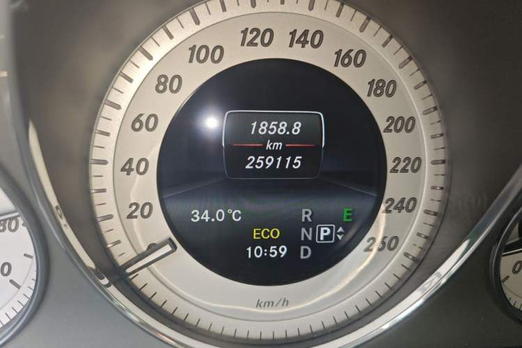 Used Mercedes-Benz GLK-Class 2014 GLK 260 4MATIC Dynamic Model Odometer Close Up