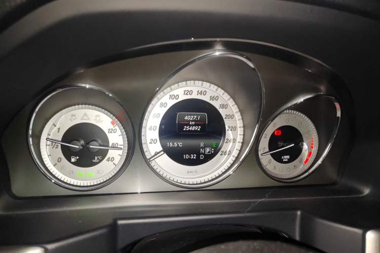 Used Mercedes-Benz GLK-Class 2014 GLK 260 4MATIC Dynamic Model Odometer Close Up
