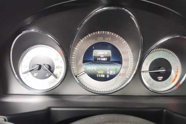 Used Mercedes-Benz GLK-Class 2014 GLK 200 Standard Model Odometer Close Up