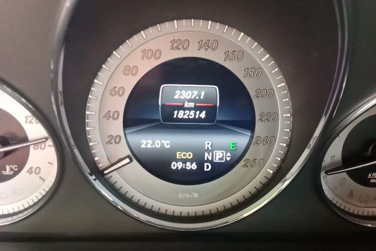 Used Mercedes-Benz GLK-Class 2014 GLK 200 Standard Model Odometer Close Up
