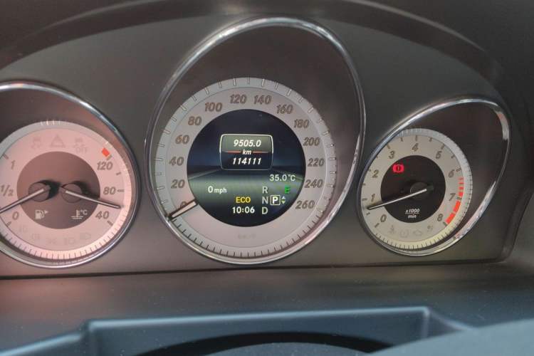 Used Mercedes-Benz GLK-Class 2014 GLK 260 4MATIC Dynamic Model Odometer Close Up