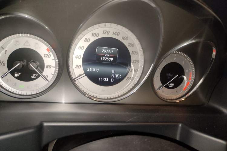 Used Mercedes-Benz GLK-Class 2014 GLK 260 4MATIC Dynamic Model Odometer Close Up