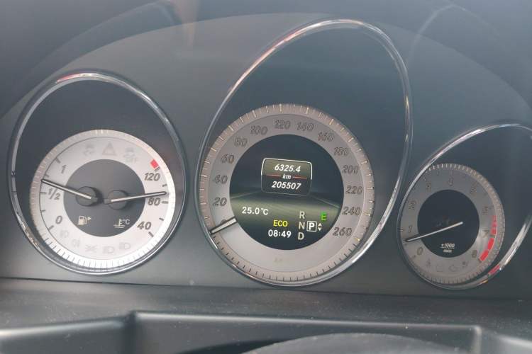 Used Mercedes-Benz GLK-Class 2014 GLK 200 Standard Model Odometer Close Up