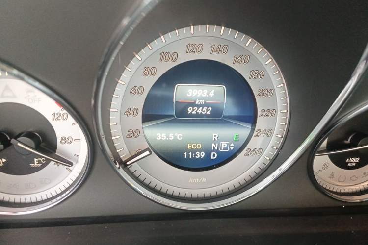 Used Mercedes-Benz GLK-Class 2014 GLK 200 Standard Model Odometer Close Up