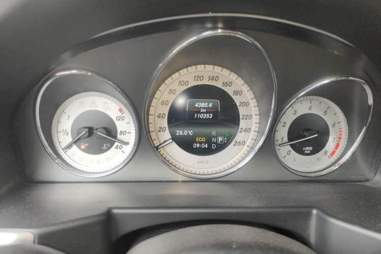 Used Mercedes-Benz GLK-Class 2014 GLK 260 4MATIC Dynamic Model Odometer Close Up