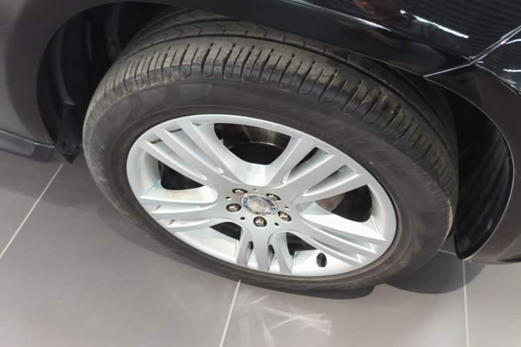 Used Mercedes-Benz GLK-Class 2014 GLK 200 Standard Model Right Front Wheel Hub