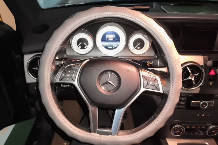 Used Mercedes-Benz GLK-Class 2014 GLK 200 Standard Model Steering Wheel