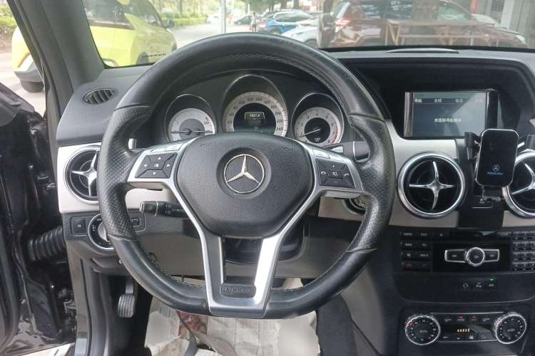 Used Mercedes-Benz GLK-Class 2014 GLK 200 Standard Model Steering Wheel
