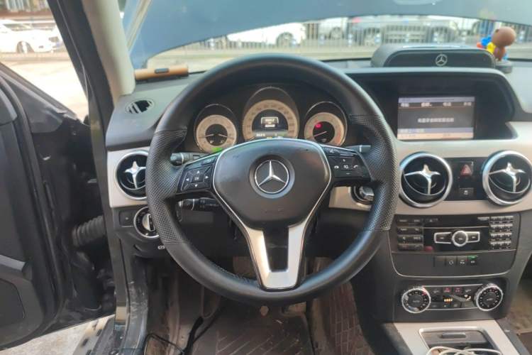 Used Mercedes-Benz GLK-Class 2014 GLK 260 4MATIC Dynamic Model Steering Wheel