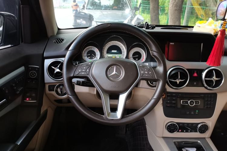 Used Mercedes-Benz GLK-Class 2014 GLK 260 4MATIC Dynamic Model Steering Wheel