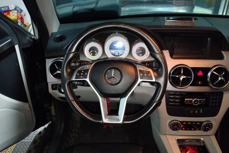Used Mercedes-Benz GLK-Class 2014 GLK 200 Standard Model Steering Wheel