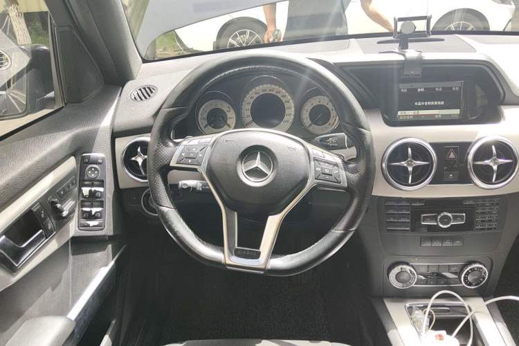 Used Mercedes-Benz GLK-Class 2014 GLK 200 Standard Model Steering Wheel