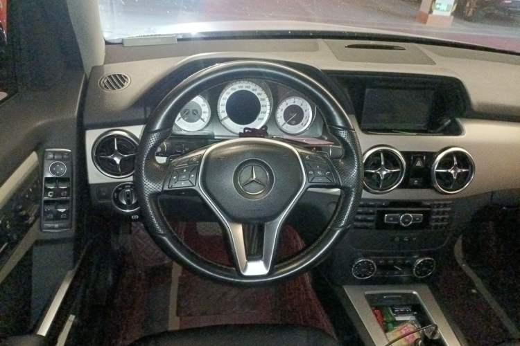 Used Mercedes-Benz GLK-Class 2014 GLK 260 4MATIC Dynamic Model Steering Wheel