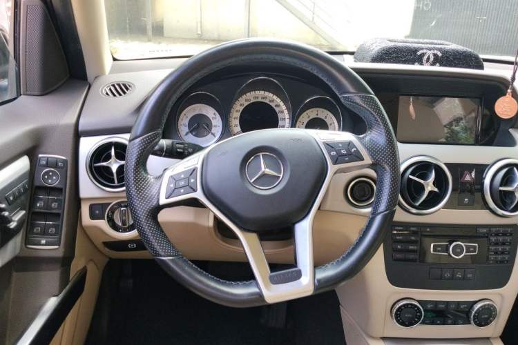 Used Mercedes-Benz GLK-Class 2014 GLK 200 Standard Model Steering Wheel