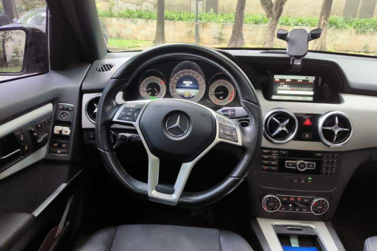 Used Mercedes-Benz GLK-Class 2014 GLK 200 Standard Model Steering Wheel