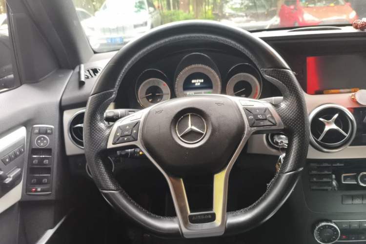 Used Mercedes-Benz GLK-Class 2014 GLK 200 Standard Model Steering Wheel