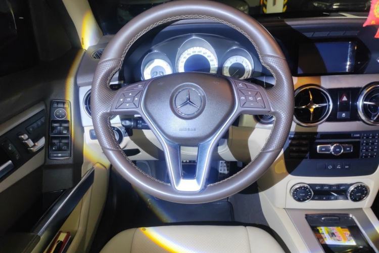 Used Mercedes-Benz GLK-Class 2014 GLK 260 4MATIC Dynamic Model Steering Wheel