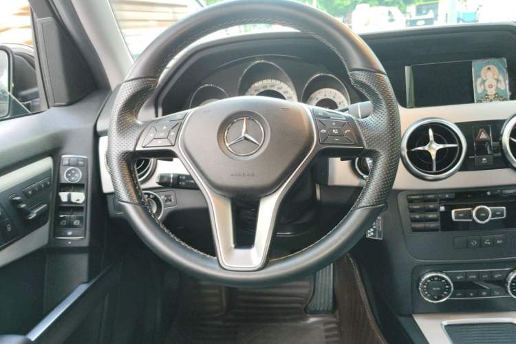 Used Mercedes-Benz GLK-Class 2014 GLK 260 4MATIC Dynamic Model Steering Wheel