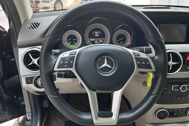 Used Mercedes-Benz GLK-Class 2014 GLK 200 Standard Model Steering Wheel