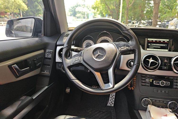 Used Mercedes-Benz GLK-Class 2014 GLK 260 4MATIC Dynamic Model Steering Wheel