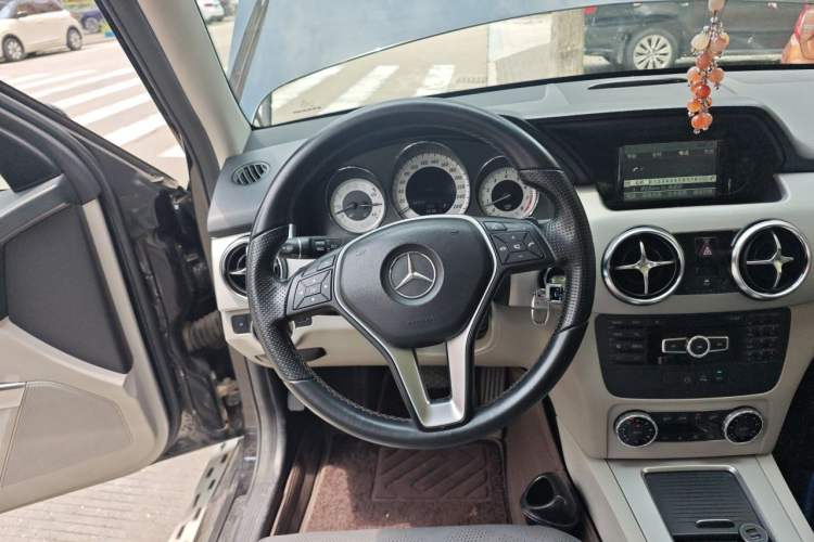 Used Mercedes-Benz GLK-Class 2014 GLK 260 4MATIC Dynamic Model Steering Wheel