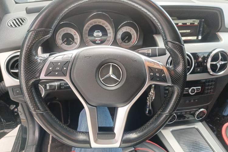 Used Mercedes-Benz GLK-Class 2014 GLK 200 Standard Model Steering Wheel