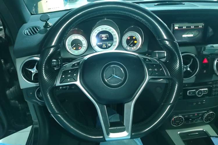 Used Mercedes-Benz GLK-Class 2014 GLK 200 Standard Model Steering Wheel