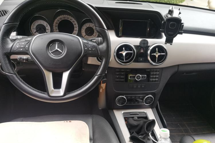 Used Mercedes-Benz GLK-Class 2014 GLK 260 4MATIC Dynamic Model Center Console