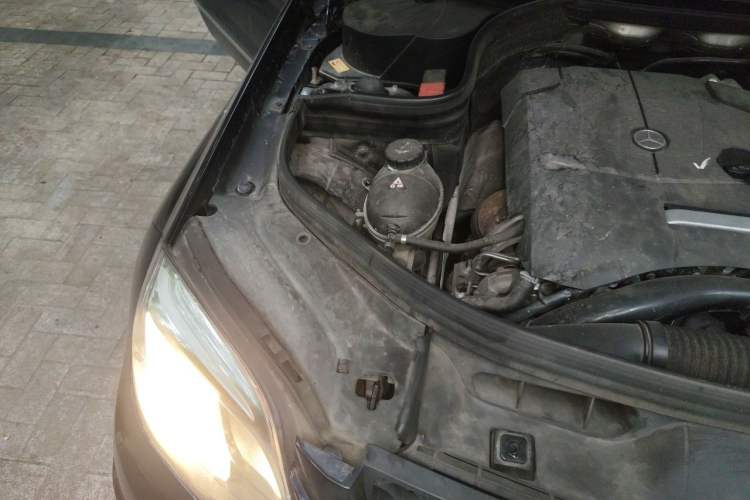 Used Mercedes-Benz GLK-Class 2014 GLK 260 4MATIC Dynamic Model Engine Bay Right