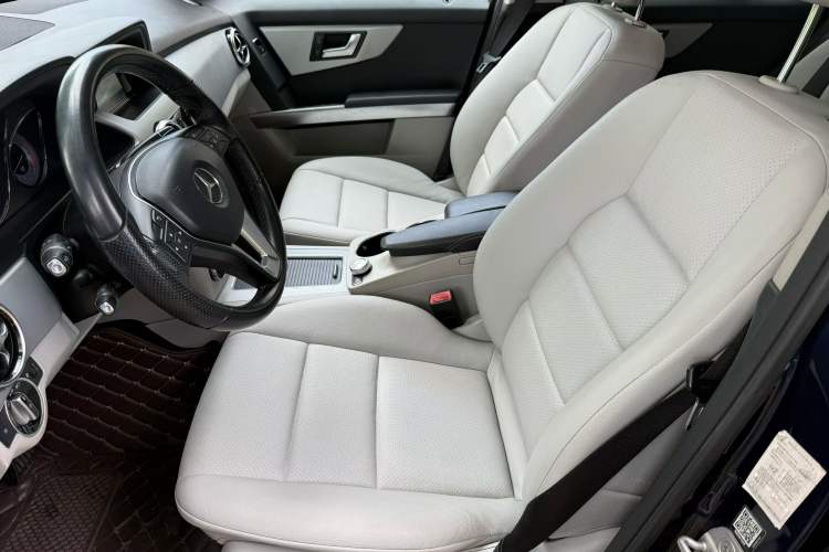Used Mercedes-Benz GLK-Class 2014 GLK 260 4MATIC Dynamic Model Interior 2