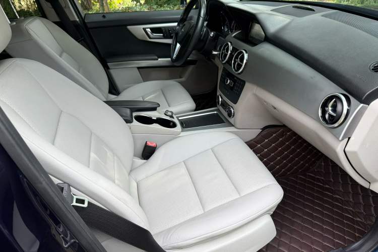 Used Mercedes-Benz GLK-Class 2014 GLK 260 4MATIC Dynamic Model Interior 3
