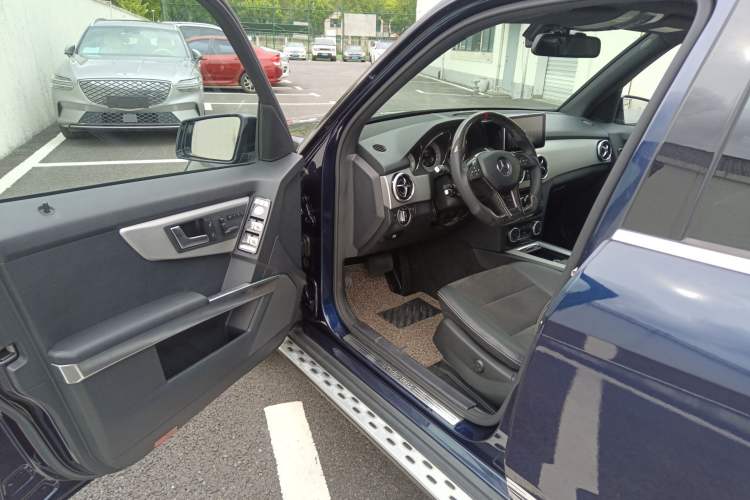 Used Mercedes-Benz GLK-Class 2014 GLK 200 Standard Model Interior 5