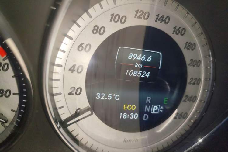 Used Mercedes-Benz GLK-Class 2014 GLK 260 4MATIC Dynamic Model Odometer Close Up