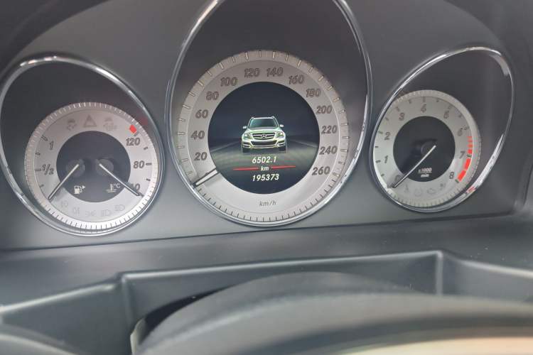 Used Mercedes-Benz GLK-Class 2014 GLK 260 4MATIC Dynamic Model Odometer Close Up